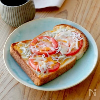 【冷凍ストック♪トマトとしらすのチーズトースト】忙しい朝食に