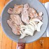 生姜香る照りポン豚丼の工程1