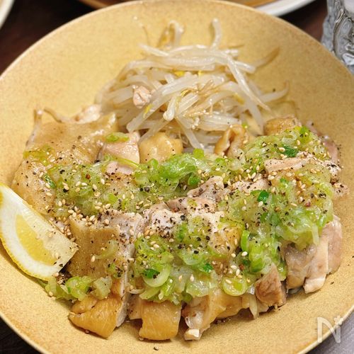 【蒸し鶏のネギ塩だれ】鶏の旨みたっぷり!ねぎだれがハマる♪