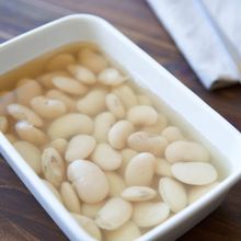 たっぷり茹でて冷凍保存、白いんげん豆のゆで方