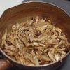 秋の旨み！きのことごぼうの混ぜ込みご飯の工程3