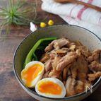 旨み溢れる！鶏もも肉のルーローハン