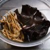金針菜ときくらげ、豚肉の醤油煮の工程2