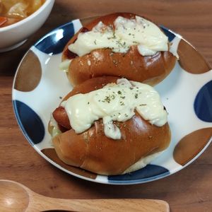 ゆの作ってみた!投稿(いつもより少しボリュームアップなホットドック風ピザパン♡)