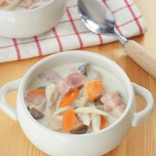 1/3日分のカルシウムしめじのミルク味噌スープ