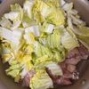【我が家の定番♡︎とろとろ白菜とチキンのクリーム煮】の工程2