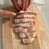 うま醤油だれでしっとり♡鶏むね肉のレンチン蒸し【作りおき】の工程1