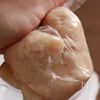 材料4つ！米粉のザクザクチョコチップクッキー【袋で簡単】の工程1