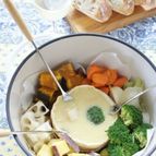 味噌カマンベールフォンデュでいただく秋野菜サラダ