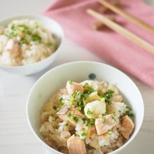 【栗と秋鮭の生姜炊き込みご飯】風邪気味の人にお勧め。