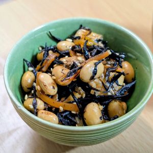 まゆのの作ってみた!投稿(塩昆布と胡麻で絶品《大豆とひじきの煮物》)