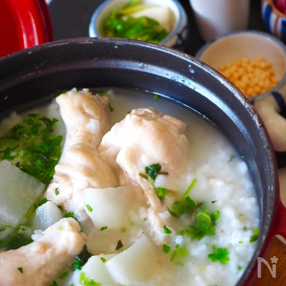とろとろ煮込んだホロホロ鶏肉の中華風おかゆ