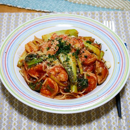 海老とチンゲン菜のトマトソースパスタ