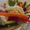 色とりどりの野菜たっぷりレモンとミントの風味の蟹サラダの工程3