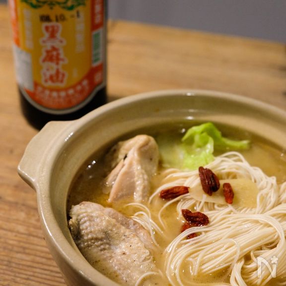 台湾薬膳スープ〖麻油鶏〗黒ゴマ油鶏肉酒煮込み（動画あり）
