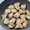 しっとりやわらか【鶏むね肉と新玉ねぎの甘辛炒め】の工程4