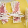 もやしを油揚げと薄切り肉で巻いたエコおかずの工程2