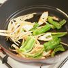 味付け1つ★モヤシと竹輪とピーマンの味噌炒めの工程3