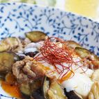 ナスと豚肉の味噌炒め、温玉のせ