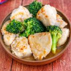 柔らかしっとり♡鶏むね肉のガリバタポン酢炒め