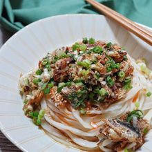 サバ味噌缶とたっぷり薬味の冷やしうどん