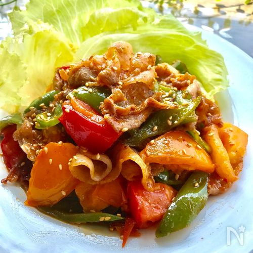 トマトと豚バラ肉のピリッと甘辛ヤンニョム焼肉
