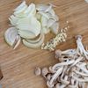 フライパンひとつで『チキンのトマト煮』の工程2