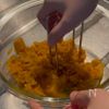 混ぜて注いで焼くだけ!「かぼちゃのメロンパン風」の工程1