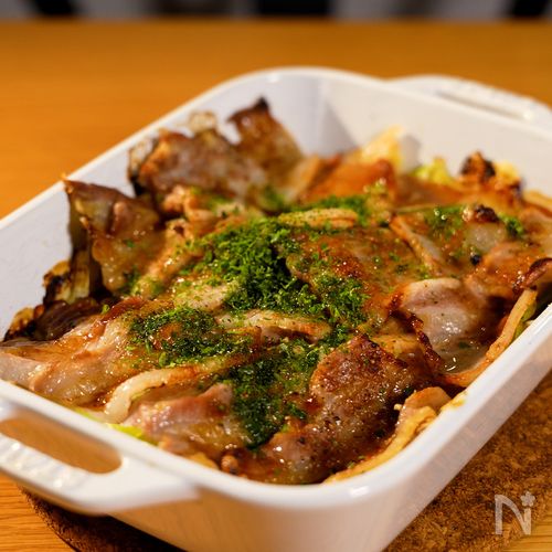 カリッとした食感が最高!豚バラとキャベツのチーズソース焼き