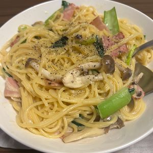 りっぺの作ってみた!投稿(ほうれん草とベーコンのクリームパスタ)