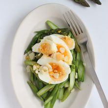 アスパラガスとゆで卵のシンプルサラダ