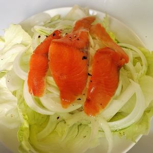 曖昧の作ってみた!投稿(【彩り華やか】スモークサーモンのサラダ)