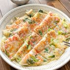 【風味が広がる♪】カニカマと小松菜のチーズチヂミ