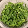 鶏むね肉と春菊の塩昆布バタぽん炒めの工程1
