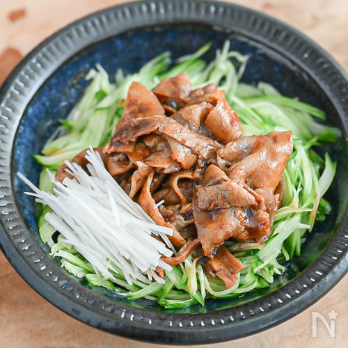 濃厚なタレが絡む!豚バラ肉ときゅうりの中華風サラダ