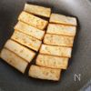 パパっと1品!焼き厚揚げの新玉ねぎのせの工程3