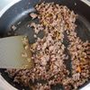 簡単!いんげんとタケノコのザーサイそぼろ炒めの工程2