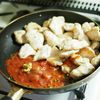 やわらか鶏胸肉のフライパン・トマトソースの工程3