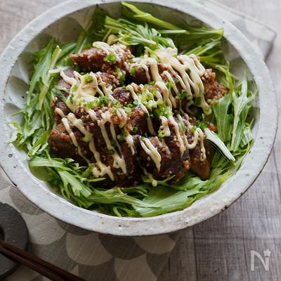 お酒もごはんも進む!甘辛レバーの唐揚げサラダ