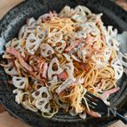やみつき！ベーコンとれんこんのめんつゆバターパスタ