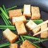 厚揚げとにんにくの芽のオイスター炒めの工程3