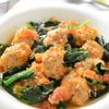 【肉団子とほうれん草のトマト煮込み】豆腐入り肉団子が柔らか♬