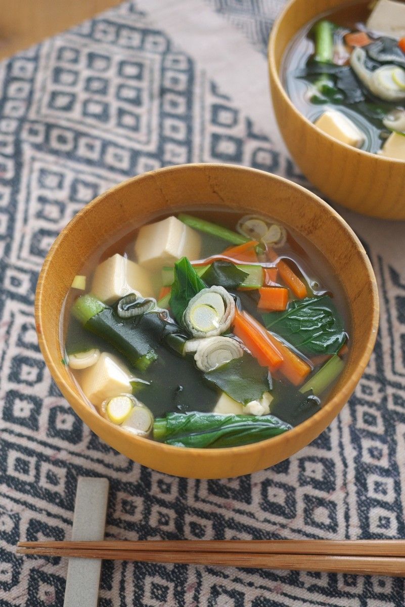 冷蔵庫一掃！たっぷりわかめと野菜のすまし汁 | レシピサイトNadia