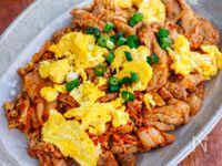 10分で簡単に♪豚キムチとふわふわ卵の中華炒め