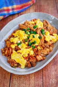10分で簡単に♪豚キムチとふわふわ卵の中華炒め