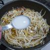 豚肉とエリンギ、もやしのとろ〜りピリ辛炒めの工程4