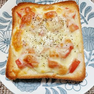 よっこの作ってみた!投稿(トマトのジューシーさがたまらない!トマチートースト)