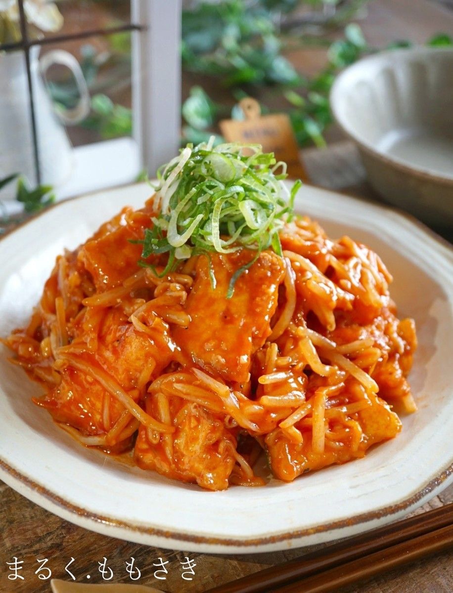 値上げに負けない！もやしと厚揚げのピリ辛ポークチャップ風