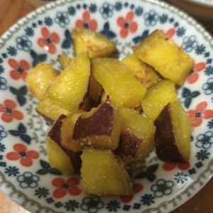 384911の作ってみた!投稿(【息子が唸る♡︎さつまいものやみつき塩バタ】お弁当にも♪)