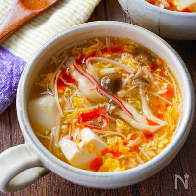 具沢山♪きのこと豆腐の酸辣湯スープ【栄養満点！香り良し〇】